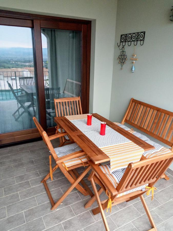 Superbe appartement dans petite résidence . Badesi Extérieur photo